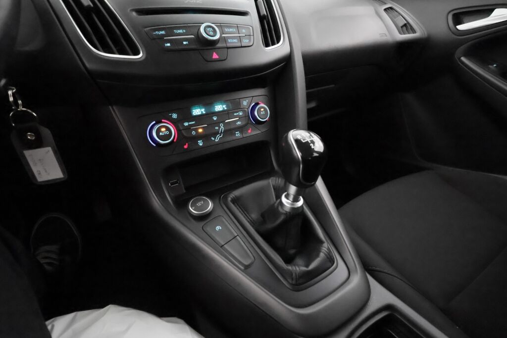 Ford Focus 2018 Sininen