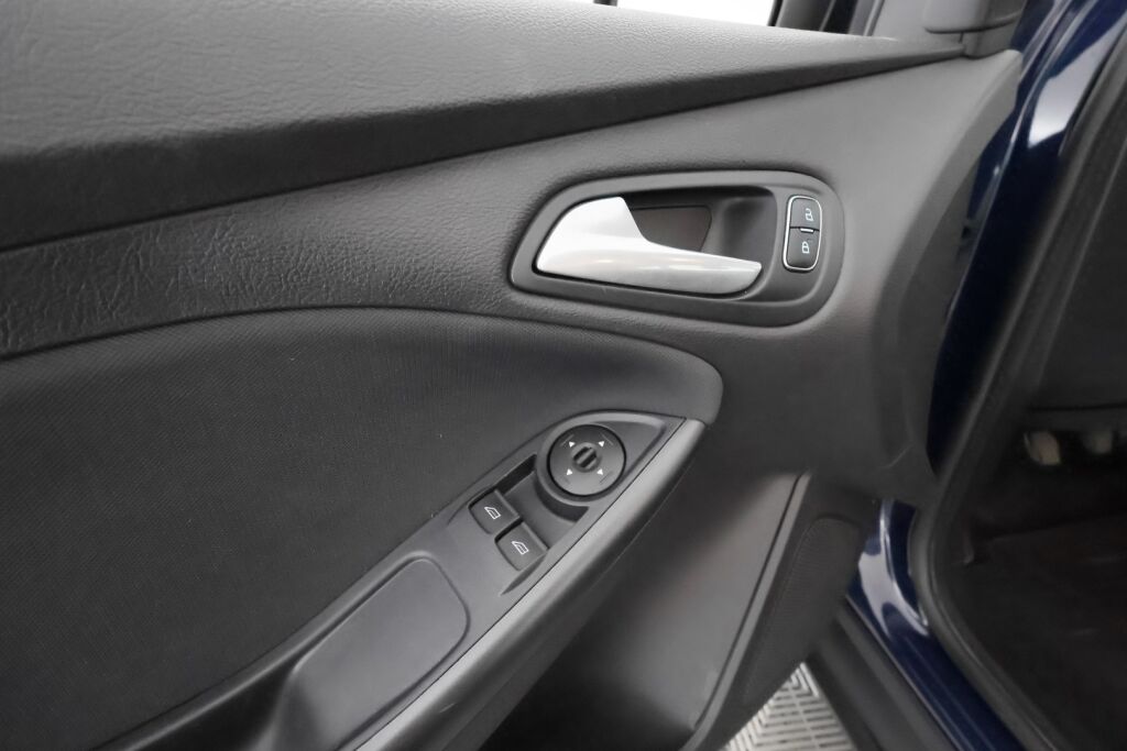 Ford Focus 2018 Sininen