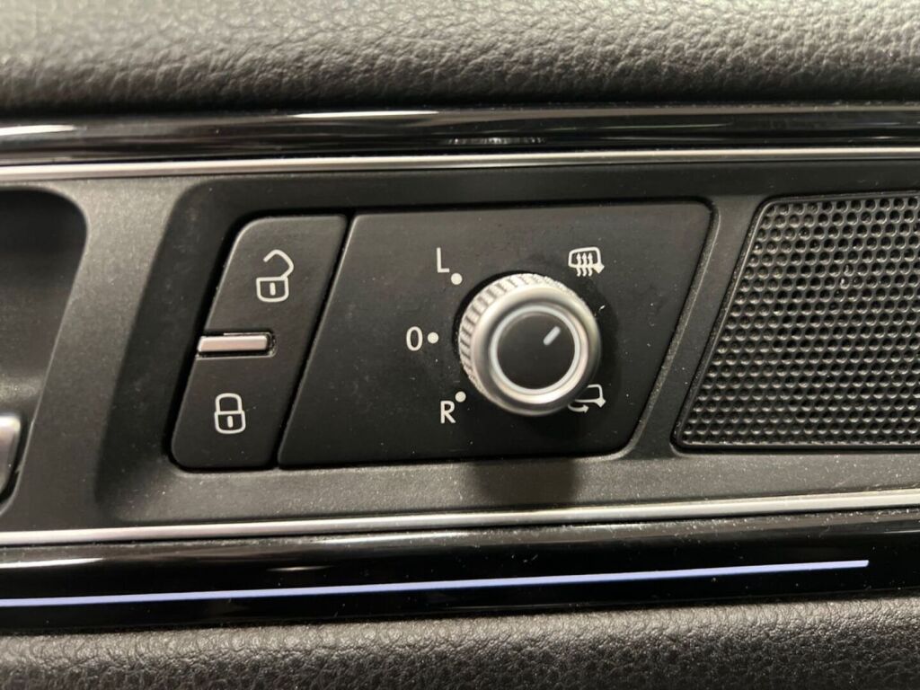 Volkswagen Touareg 2016 Musta
