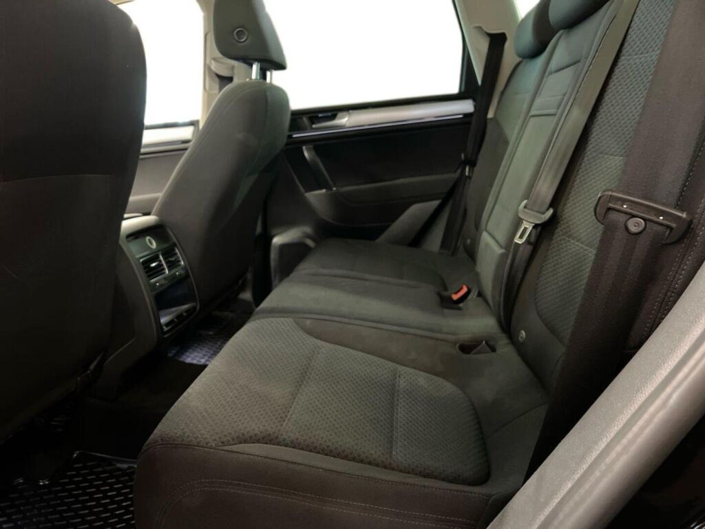Volkswagen Touareg 2016 Musta