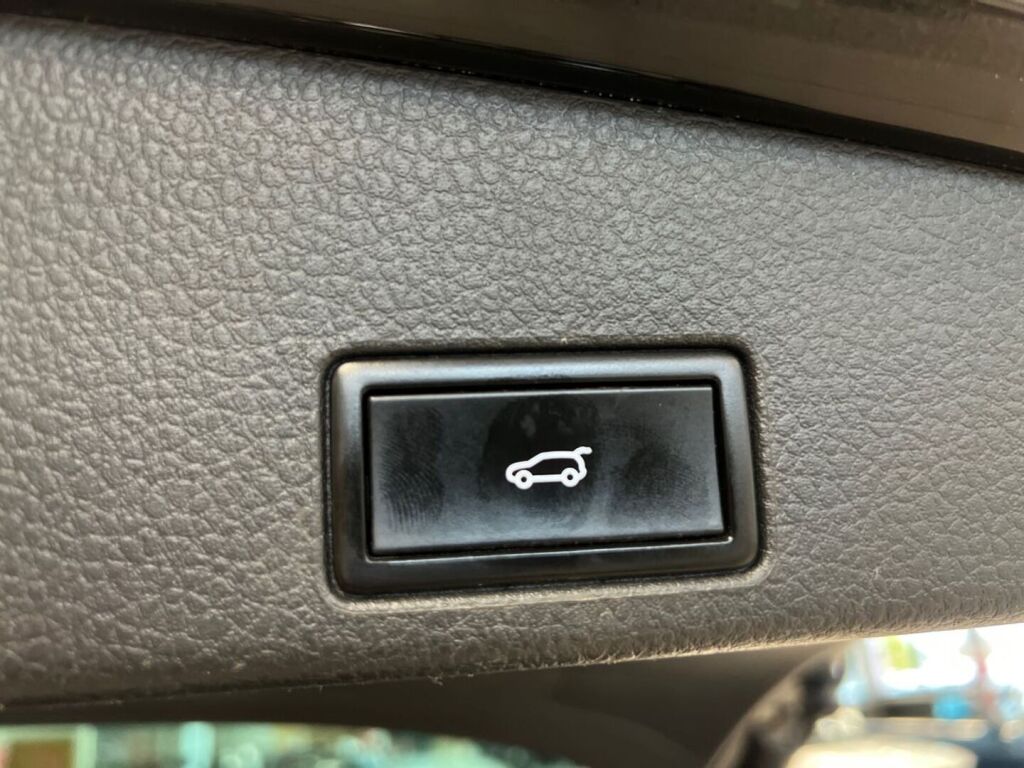 Volkswagen Touareg 2016 Musta