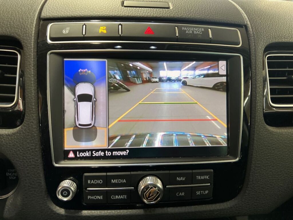 Volkswagen Touareg 2016 Musta