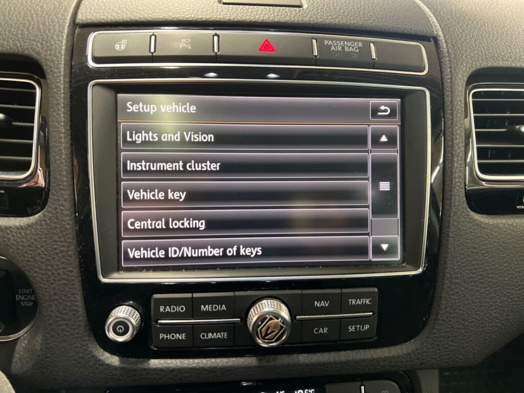 Volkswagen Touareg 2016 Musta