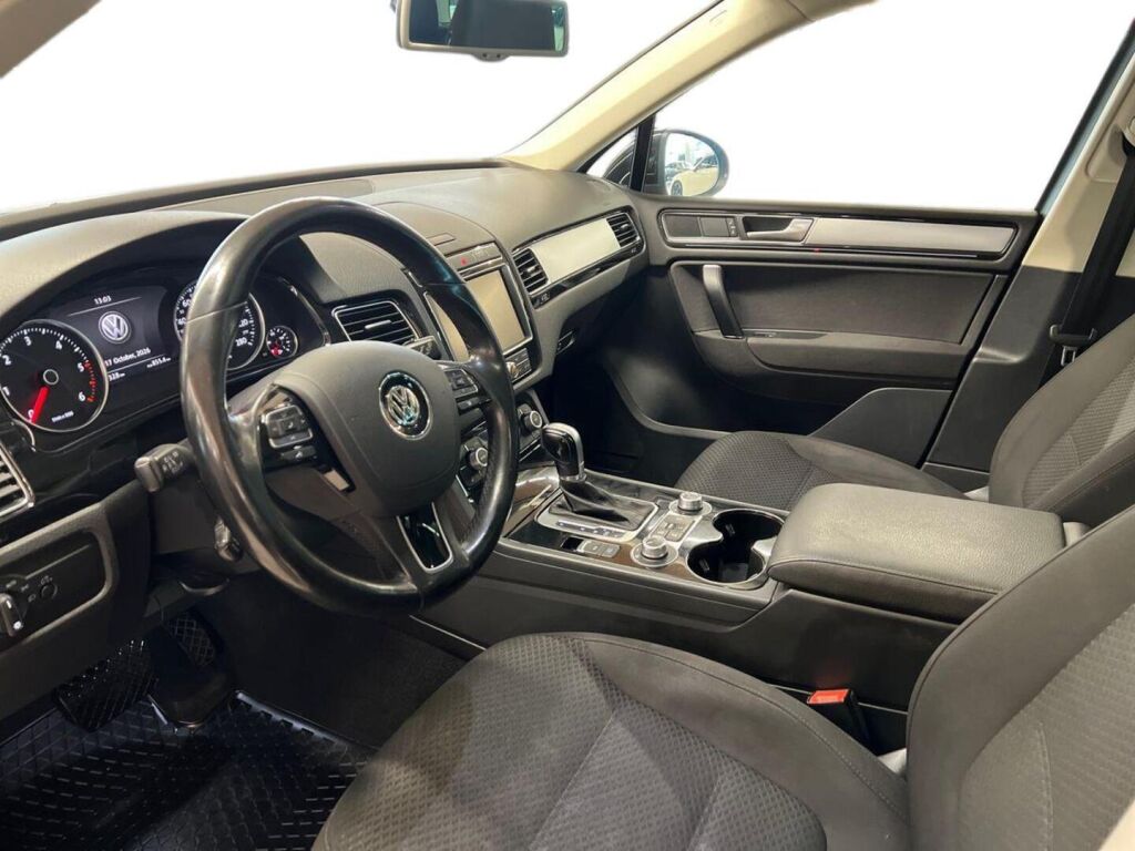 Volkswagen Touareg 2016 Musta