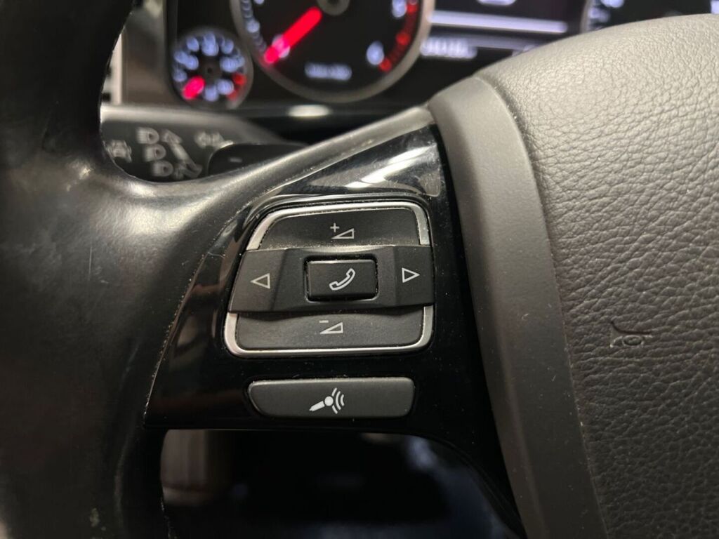 Volkswagen Touareg 2016 Musta
