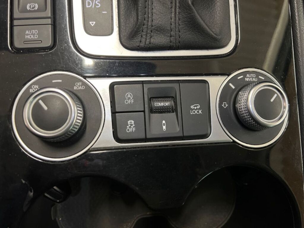 Volkswagen Touareg 2016 Musta
