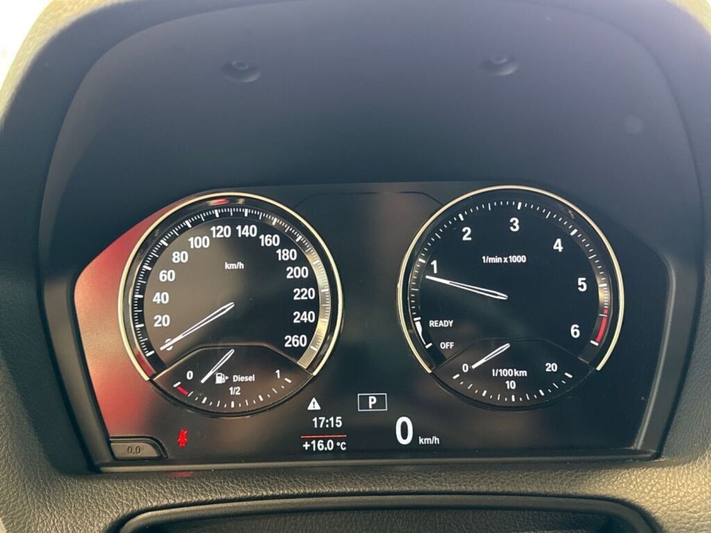 BMW 120 2018 Ruskea (beige)