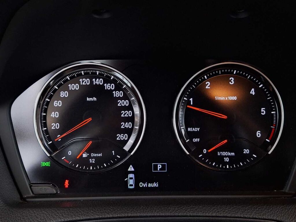 BMW 120 2018 Ruskea (beige)