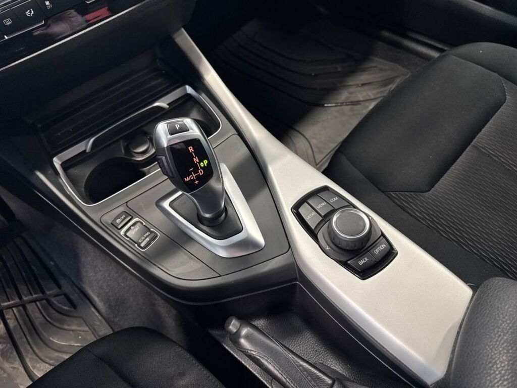BMW 120 2018 Ruskea (beige)