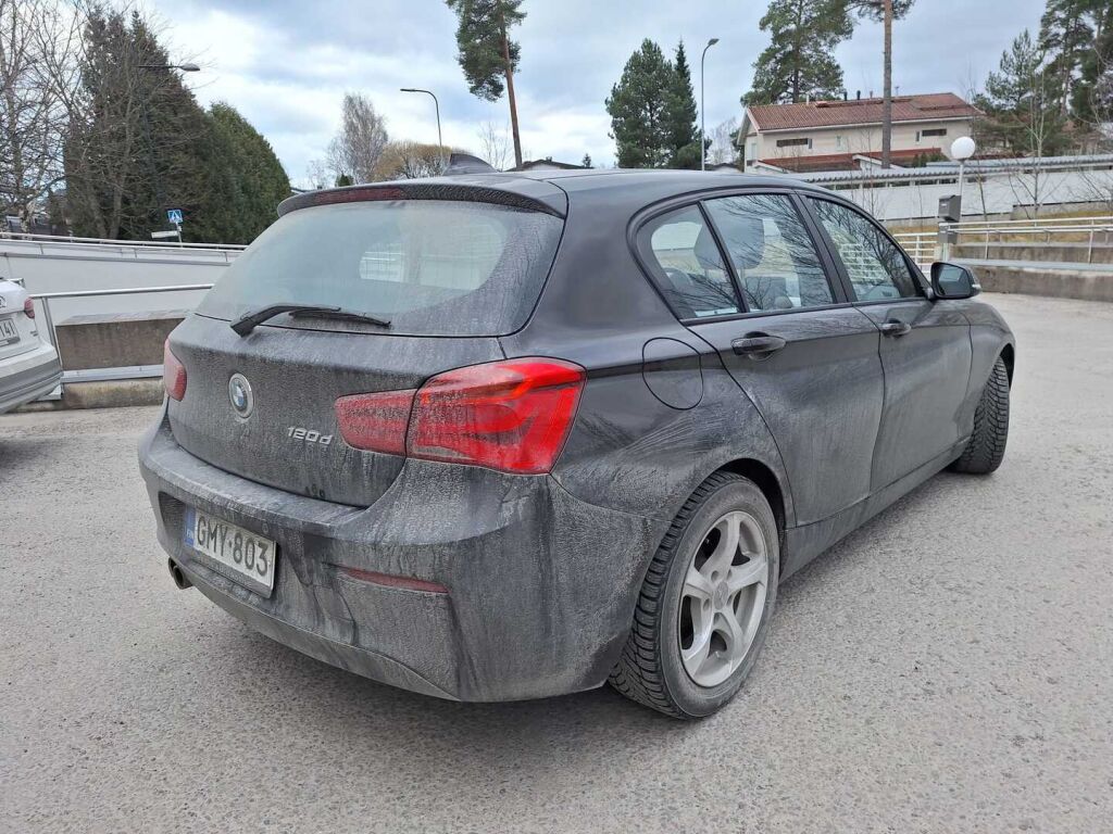 BMW 120 2018 Ruskea (beige)