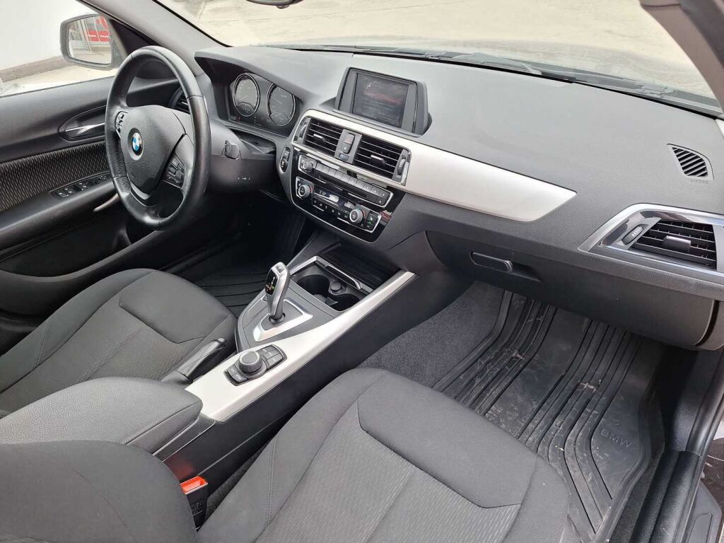 BMW 120 2018 Ruskea (beige)