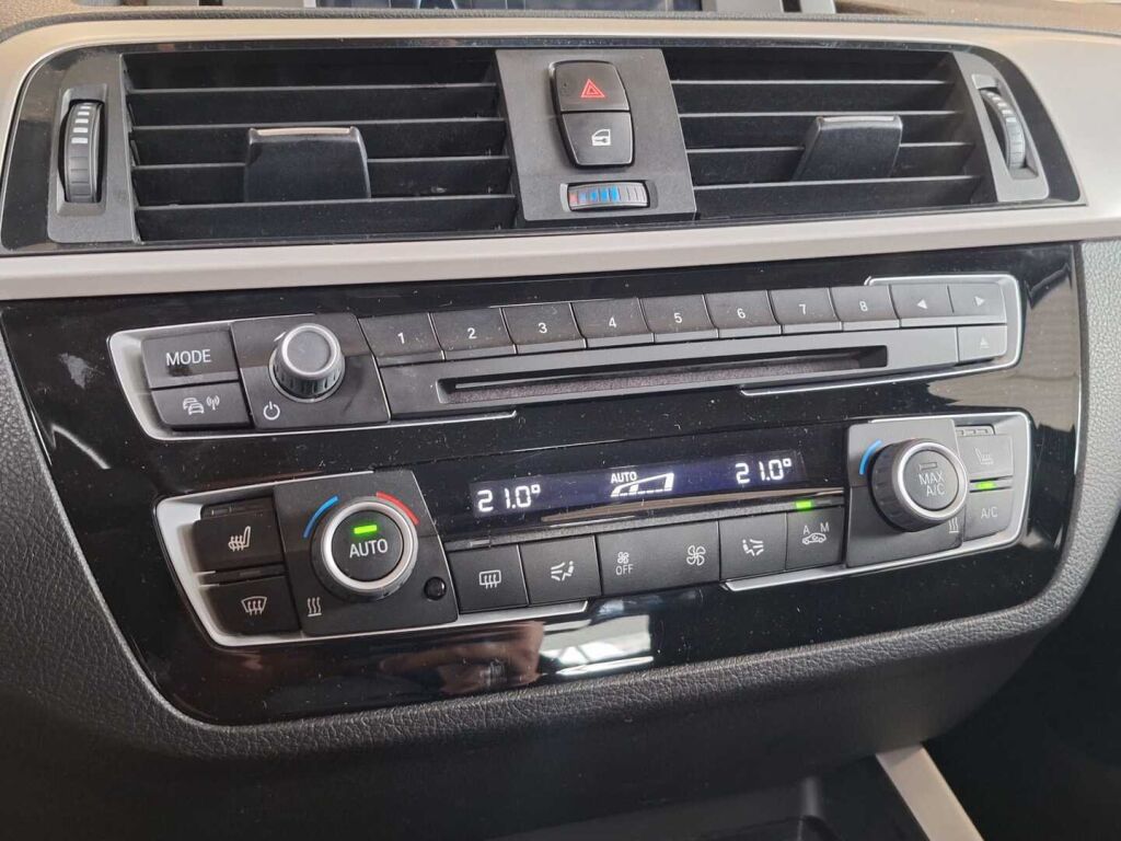 BMW 120 2018 Ruskea (beige)