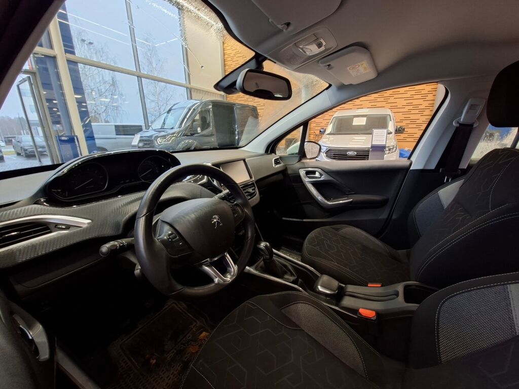 Peugeot 2008 2018 Valkoinen