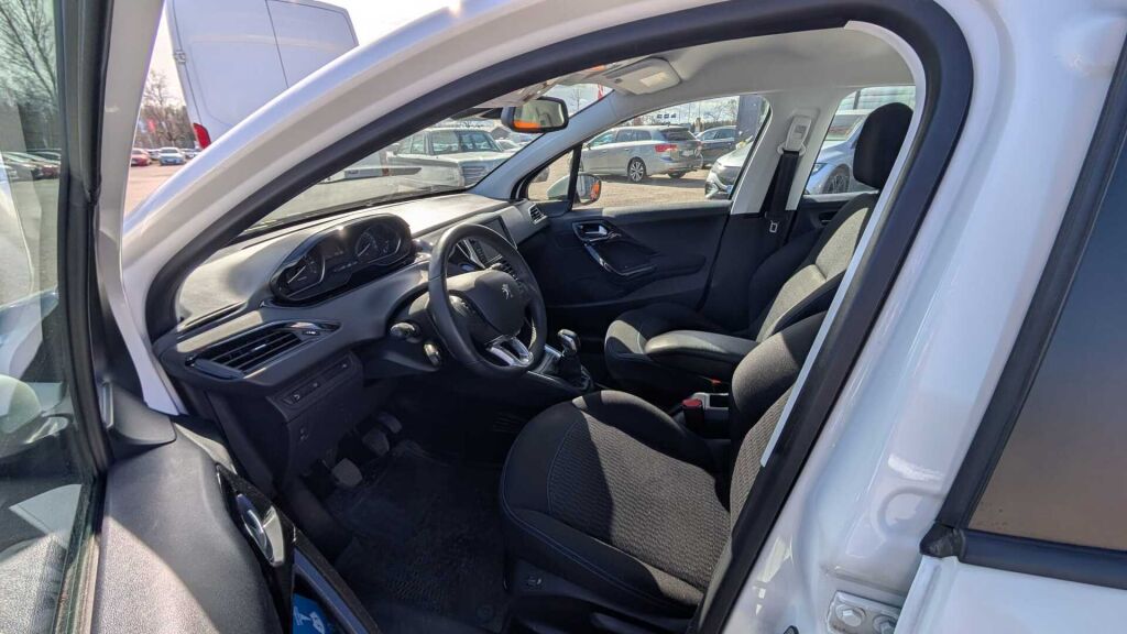 Peugeot 208 2019 Valkoinen