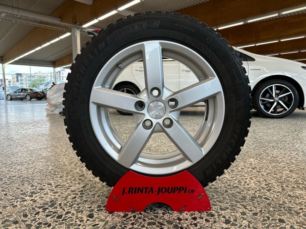 Toyota Auris 2018 Valkoinen