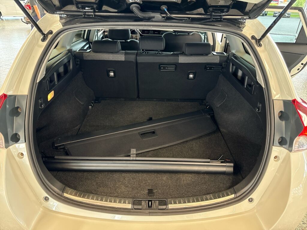 Toyota Auris 2018 Valkoinen