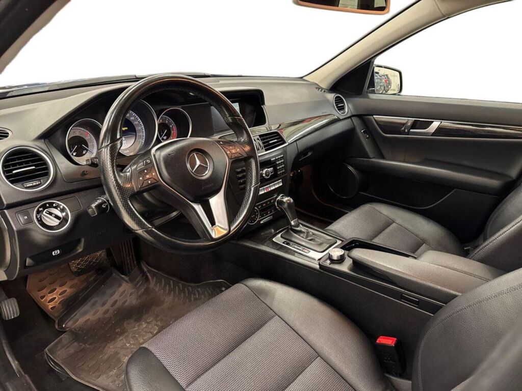 Mercedes-Benz C 2011 Musta