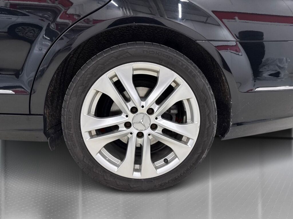 Mercedes-Benz C 2011 Musta