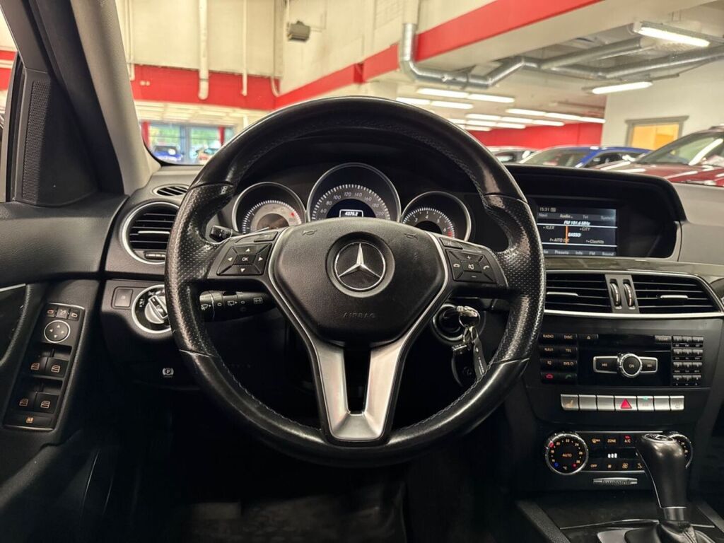 Mercedes-Benz C 2011 Musta