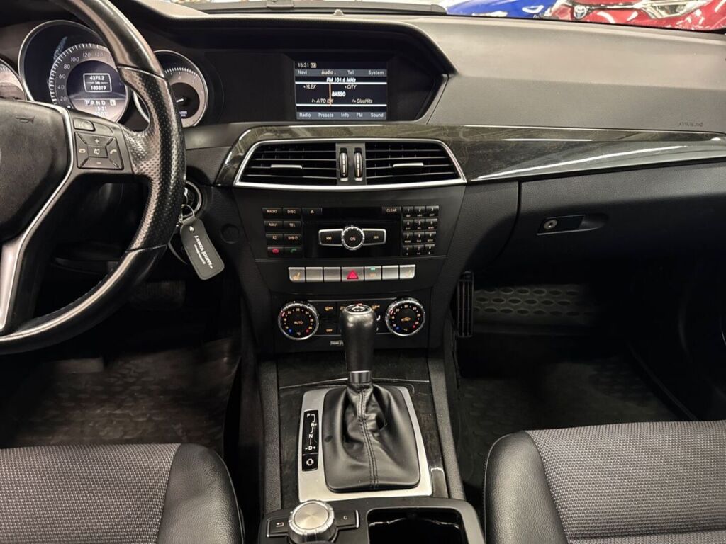 Mercedes-Benz C 2011 Musta