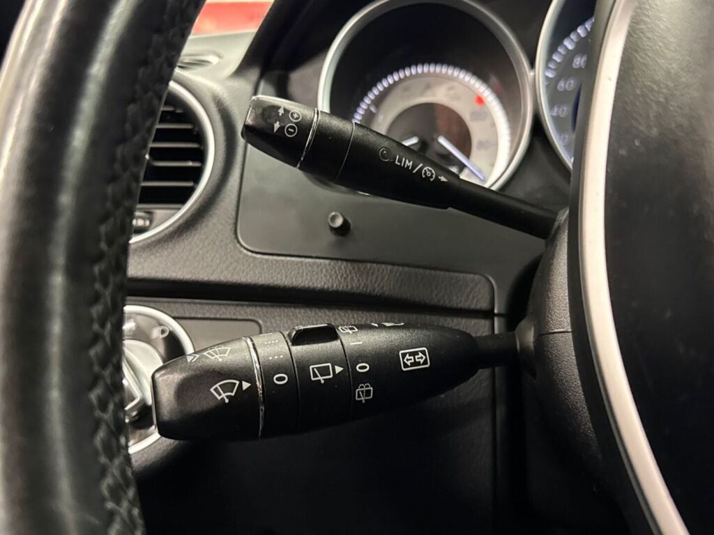 Mercedes-Benz C 2011 Musta