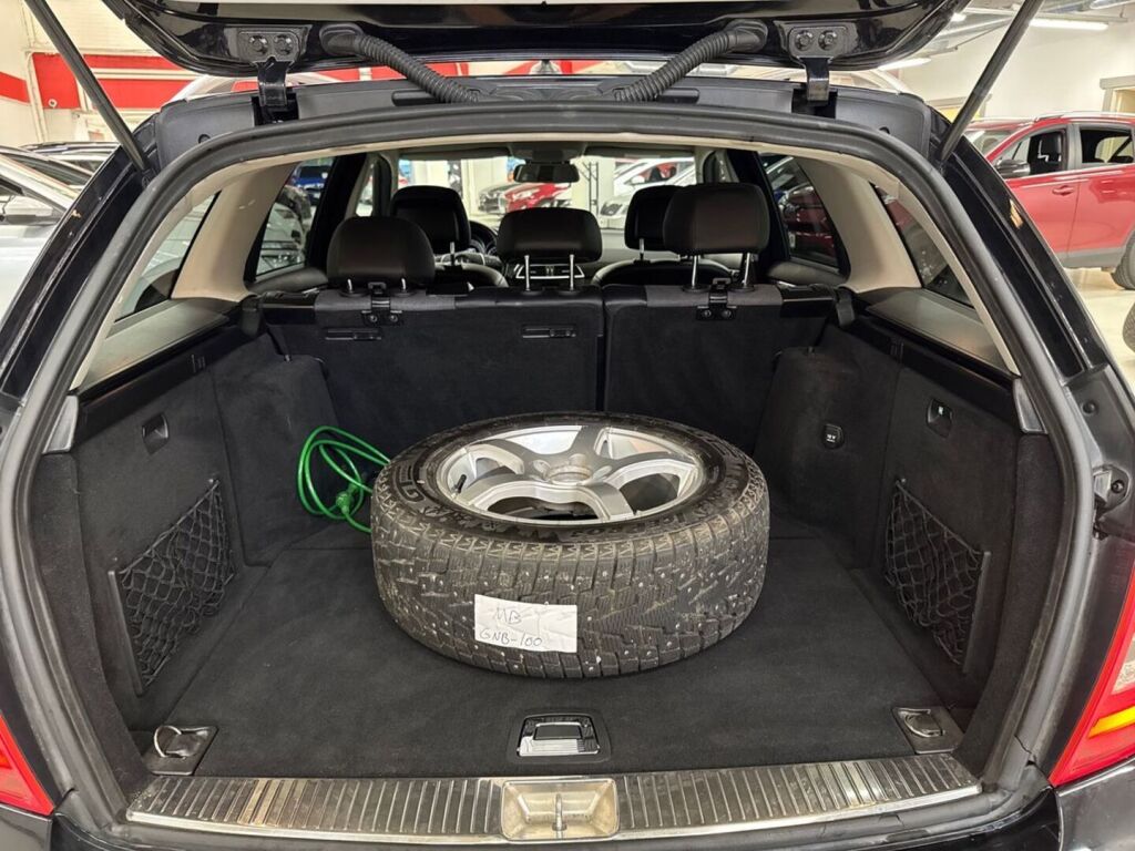 Mercedes-Benz C 2011 Musta