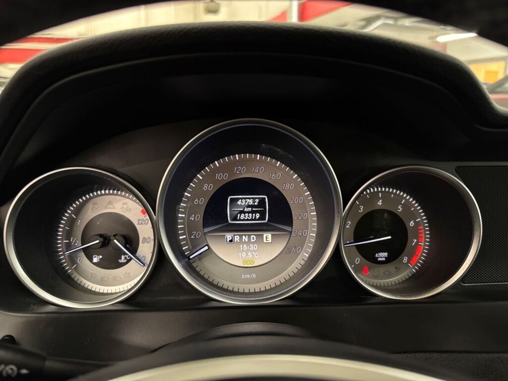 Mercedes-Benz C 2011 Musta