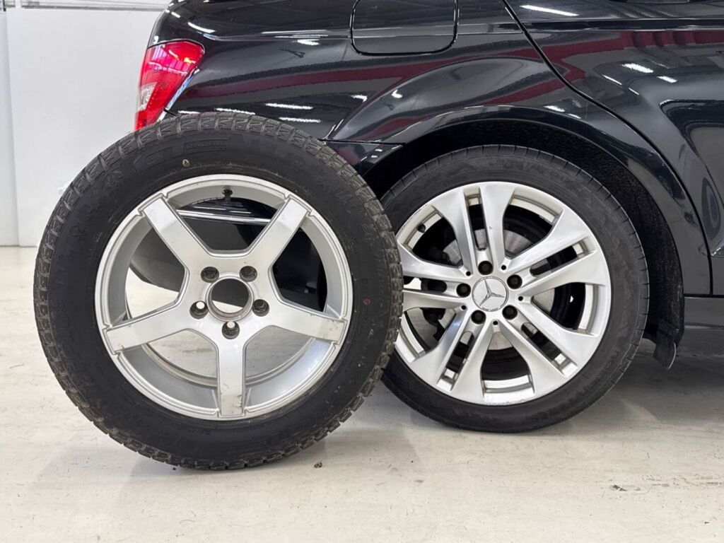 Mercedes-Benz C 2011 Musta