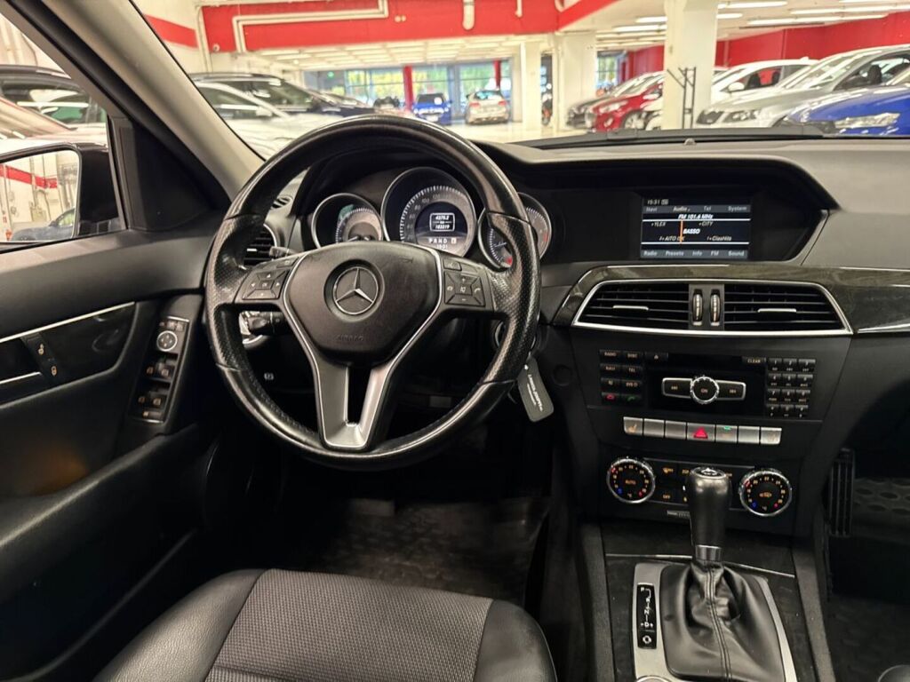 Mercedes-Benz C 2011 Musta