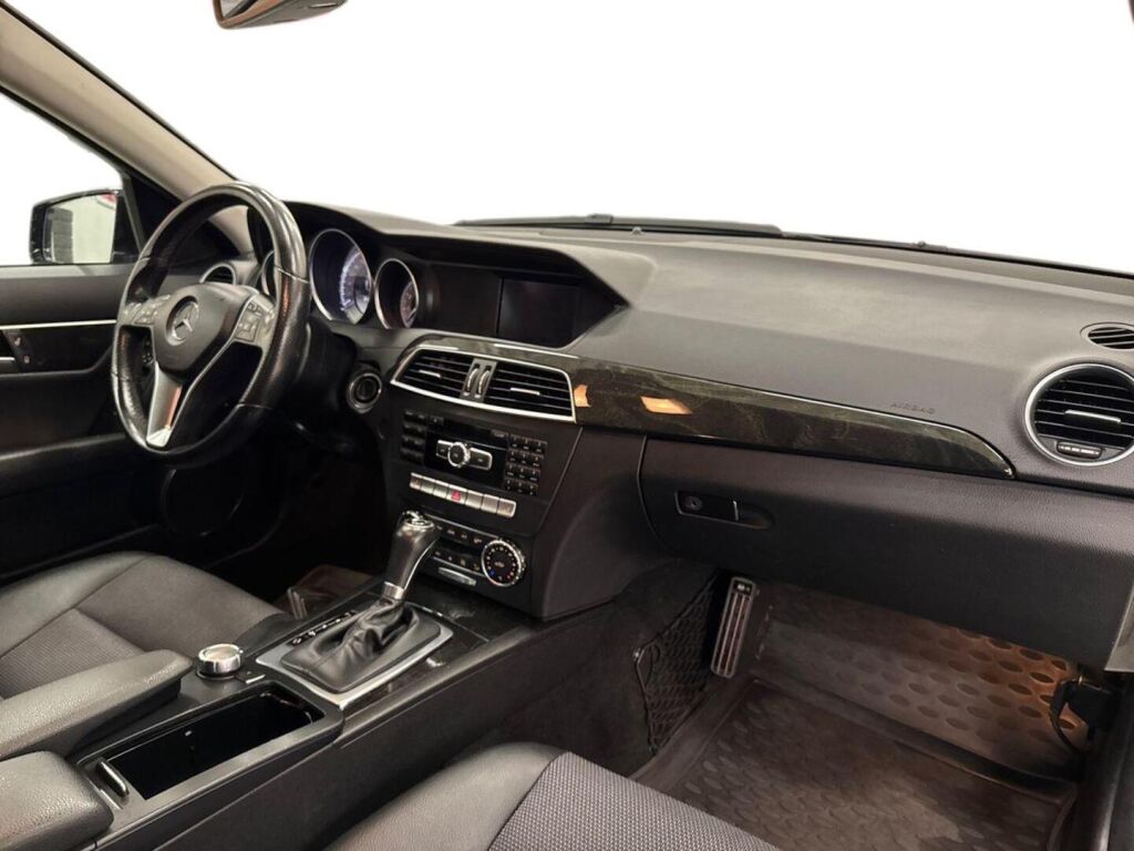 Mercedes-Benz C 2011 Musta