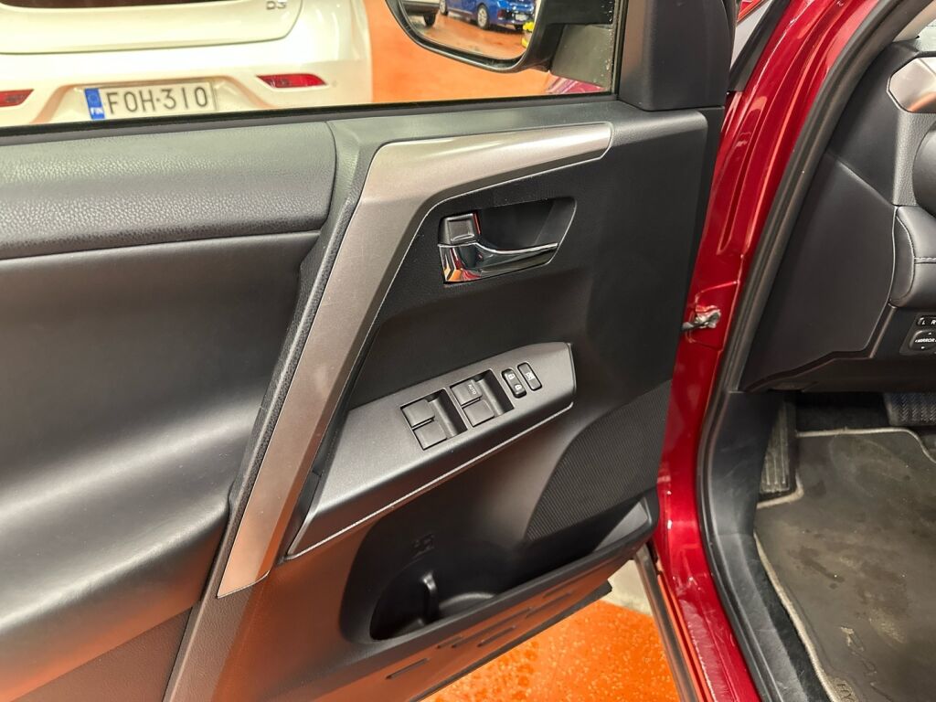 Toyota RAV4 2018 Punainen