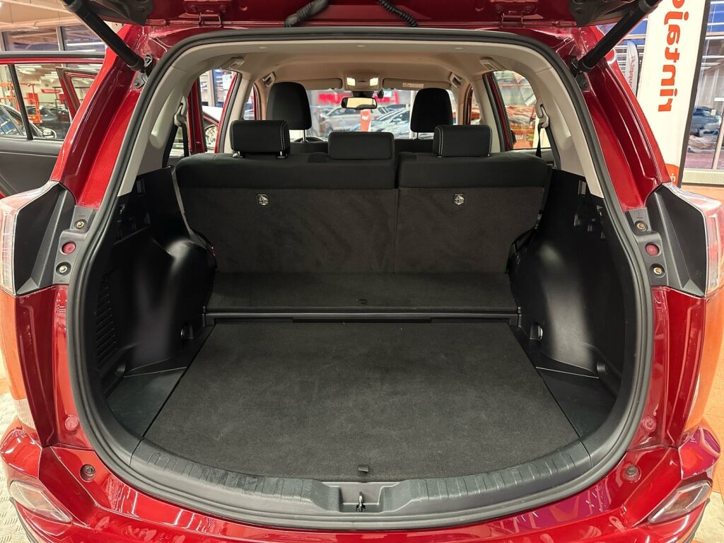 Toyota RAV4 2018 Punainen