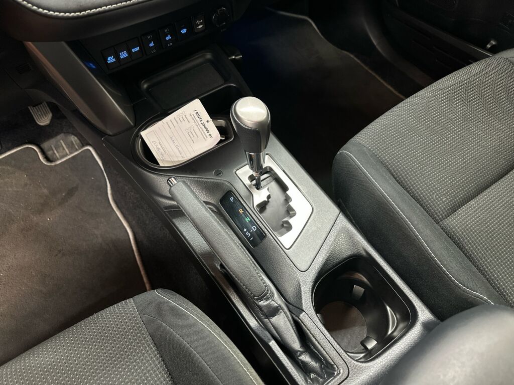 Toyota RAV4 2018 Punainen