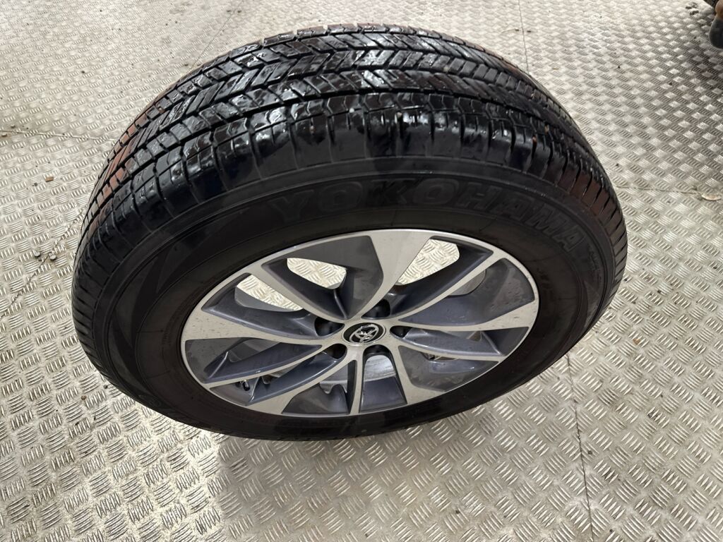 Toyota RAV4 2018 Punainen