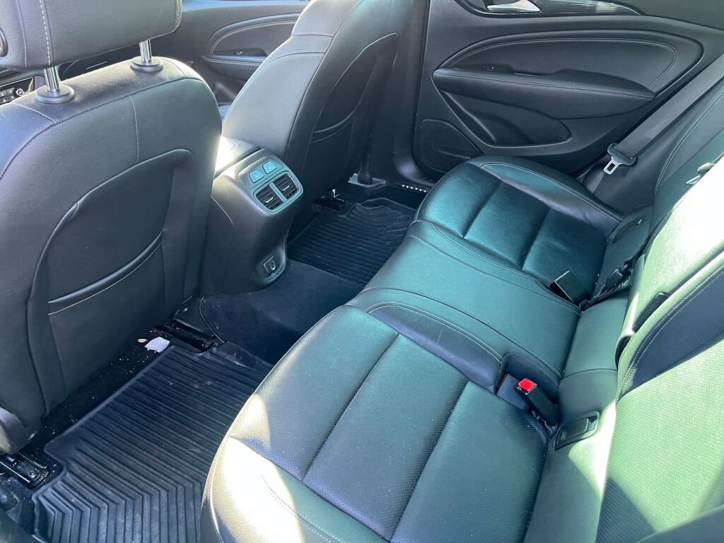 Opel Insignia 2019 Valkoinen