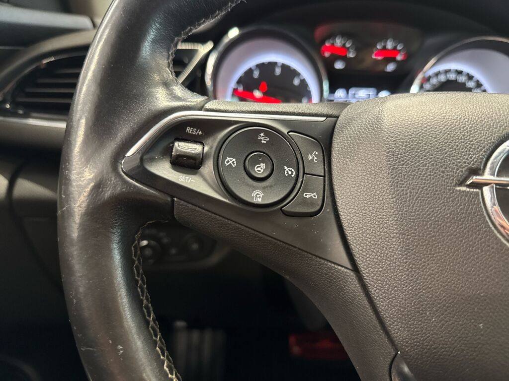 Opel Insignia 2019 Valkoinen