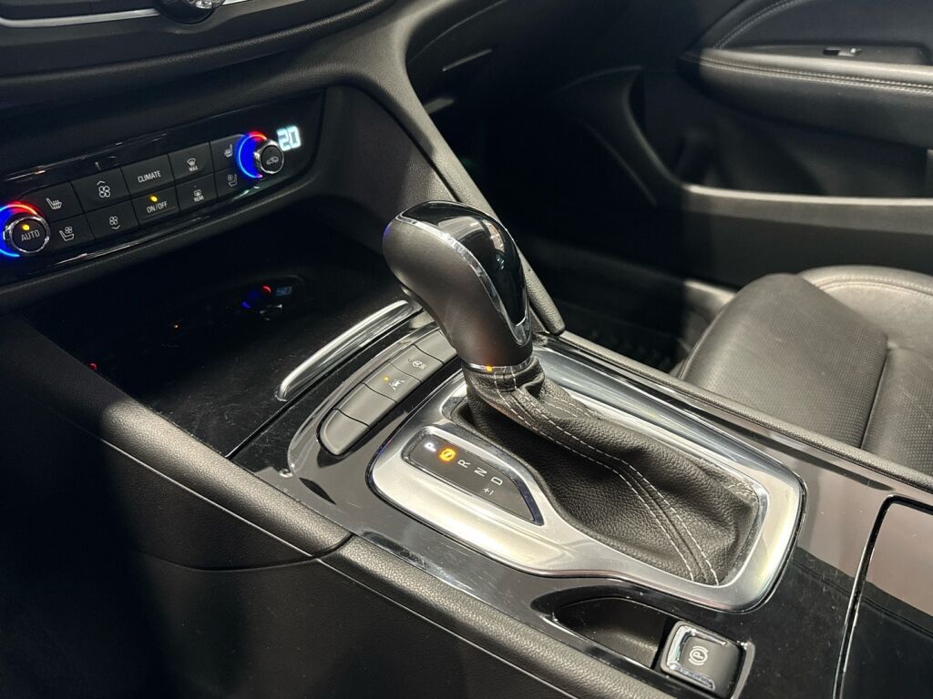 Opel Insignia 2019 Valkoinen