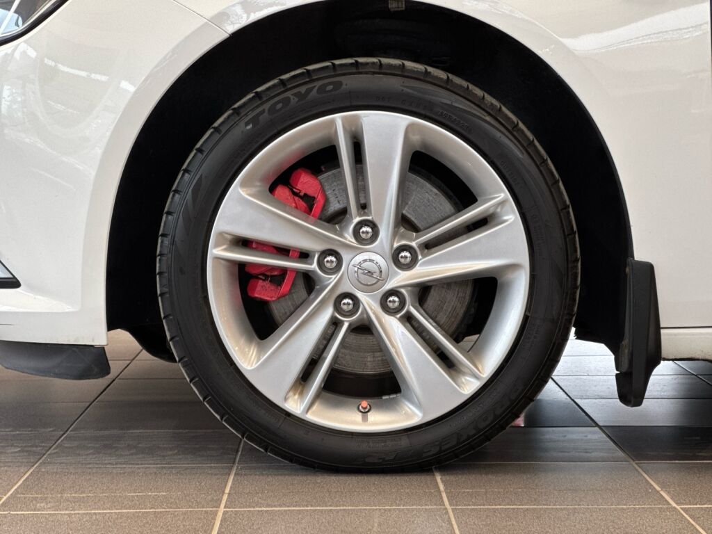 Opel Insignia 2019 Valkoinen