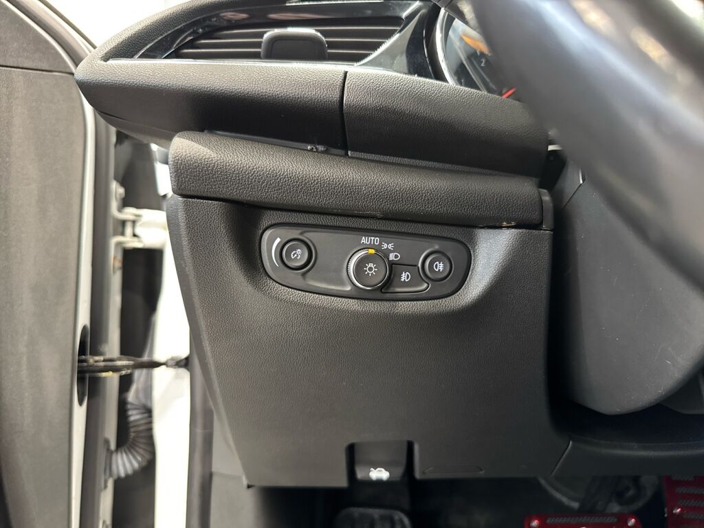 Opel Insignia 2019 Valkoinen