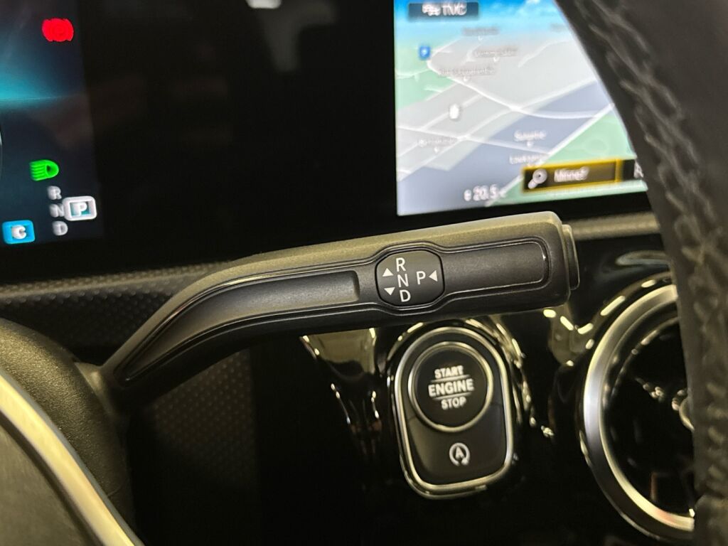 Mercedes-Benz A 2018 Punainen