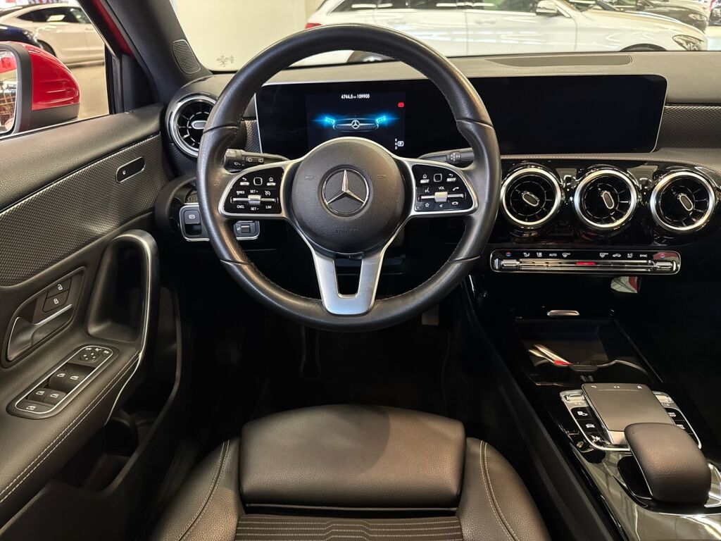 Mercedes-Benz A 2018 Punainen