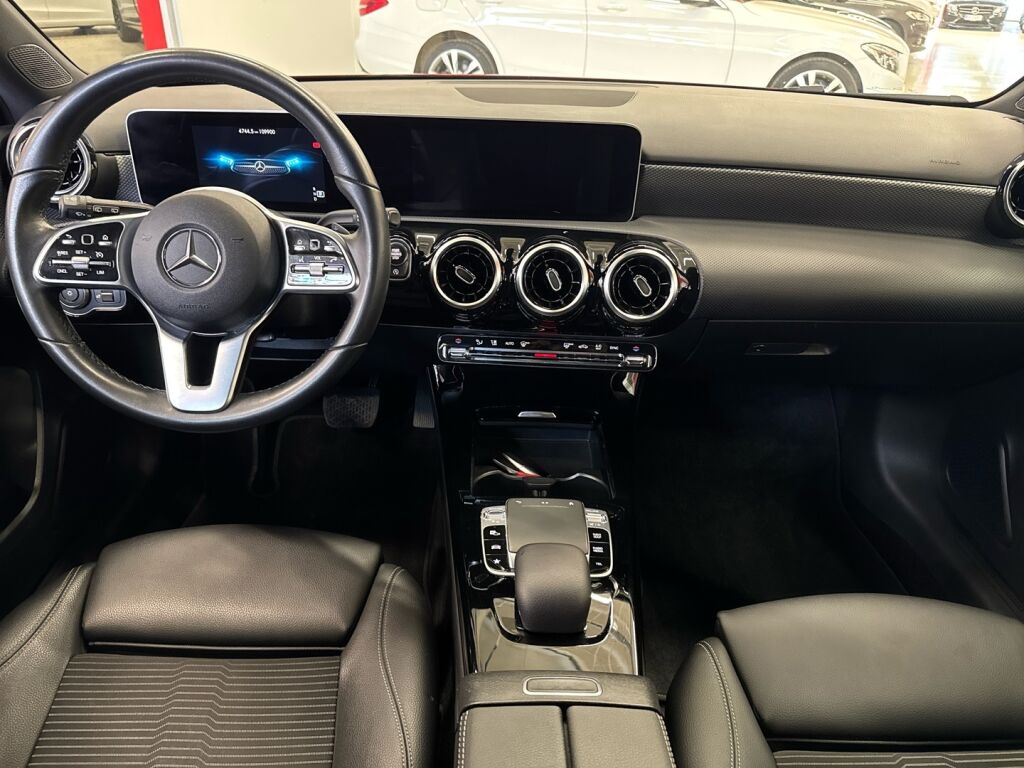 Mercedes-Benz A 2018 Punainen