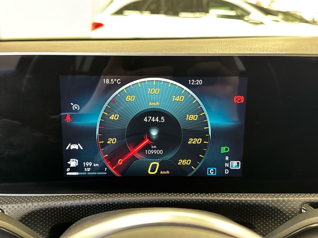 Mercedes-Benz A 2018 Punainen