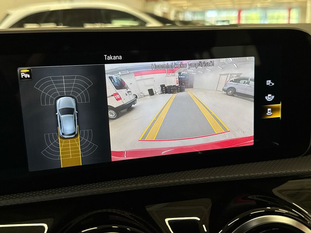 Mercedes-Benz A 2018 Punainen