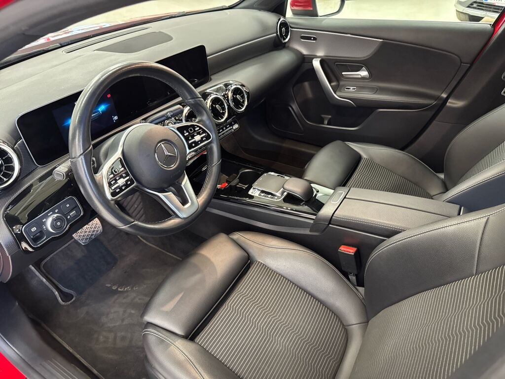Mercedes-Benz A 2018 Punainen