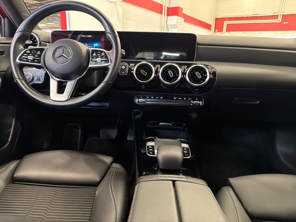 Mercedes-Benz A 2018 Punainen