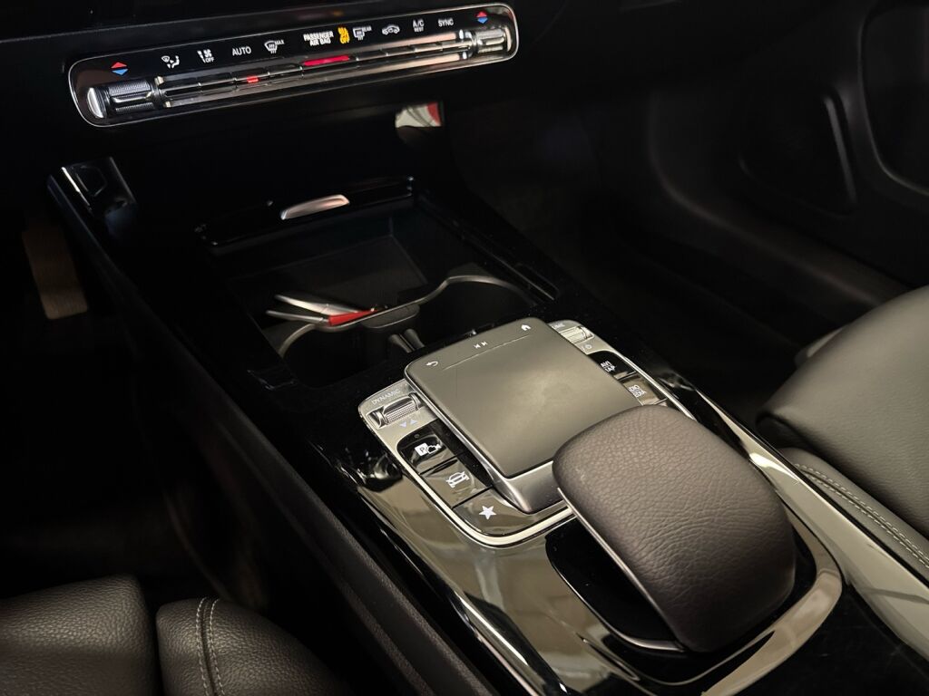 Mercedes-Benz A 2018 Punainen