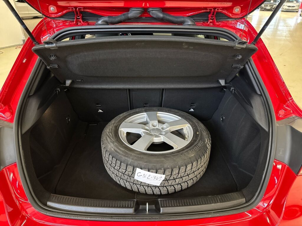 Mercedes-Benz A 2018 Punainen