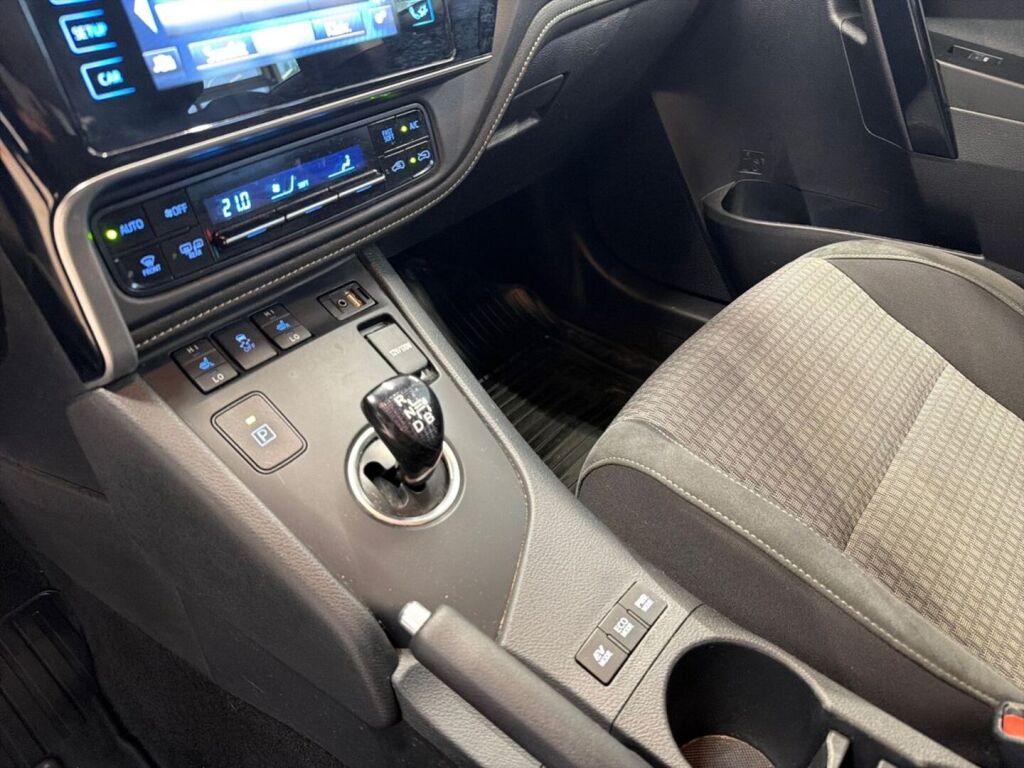 Toyota Auris 2018 Harmaa