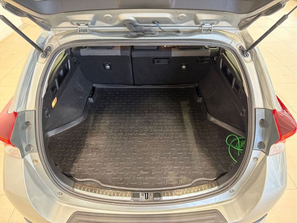 Toyota Auris 2018 Harmaa